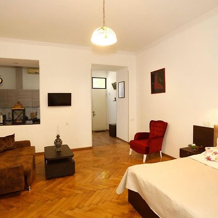 Old - Gold Gala Apartment Tbilisi Bagian luar foto