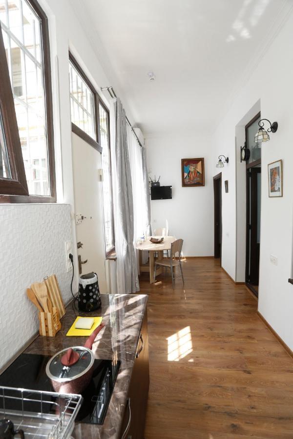Old - Gold Gala Apartment Tbilisi Bagian luar foto