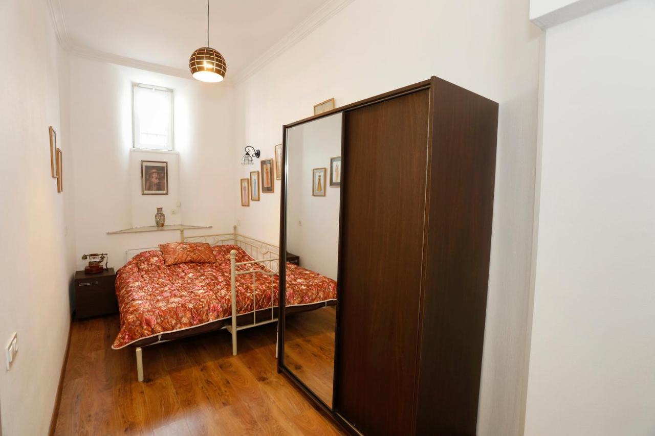 Old - Gold Gala Apartment Tbilisi Bagian luar foto