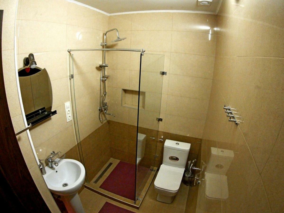 Old - Gold Gala Apartment Tbilisi Bagian luar foto
