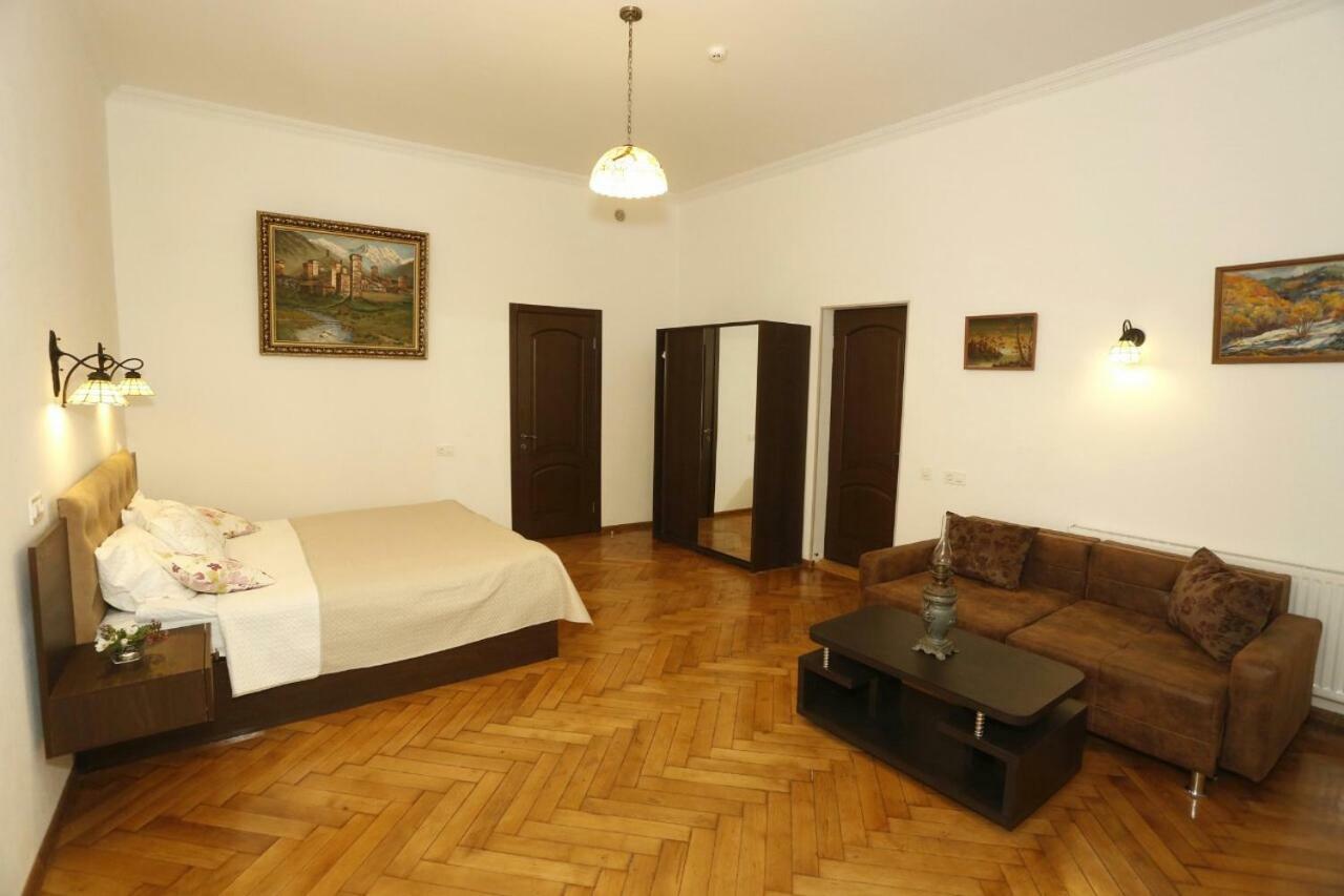 Old - Gold Gala Apartment Tbilisi Bagian luar foto