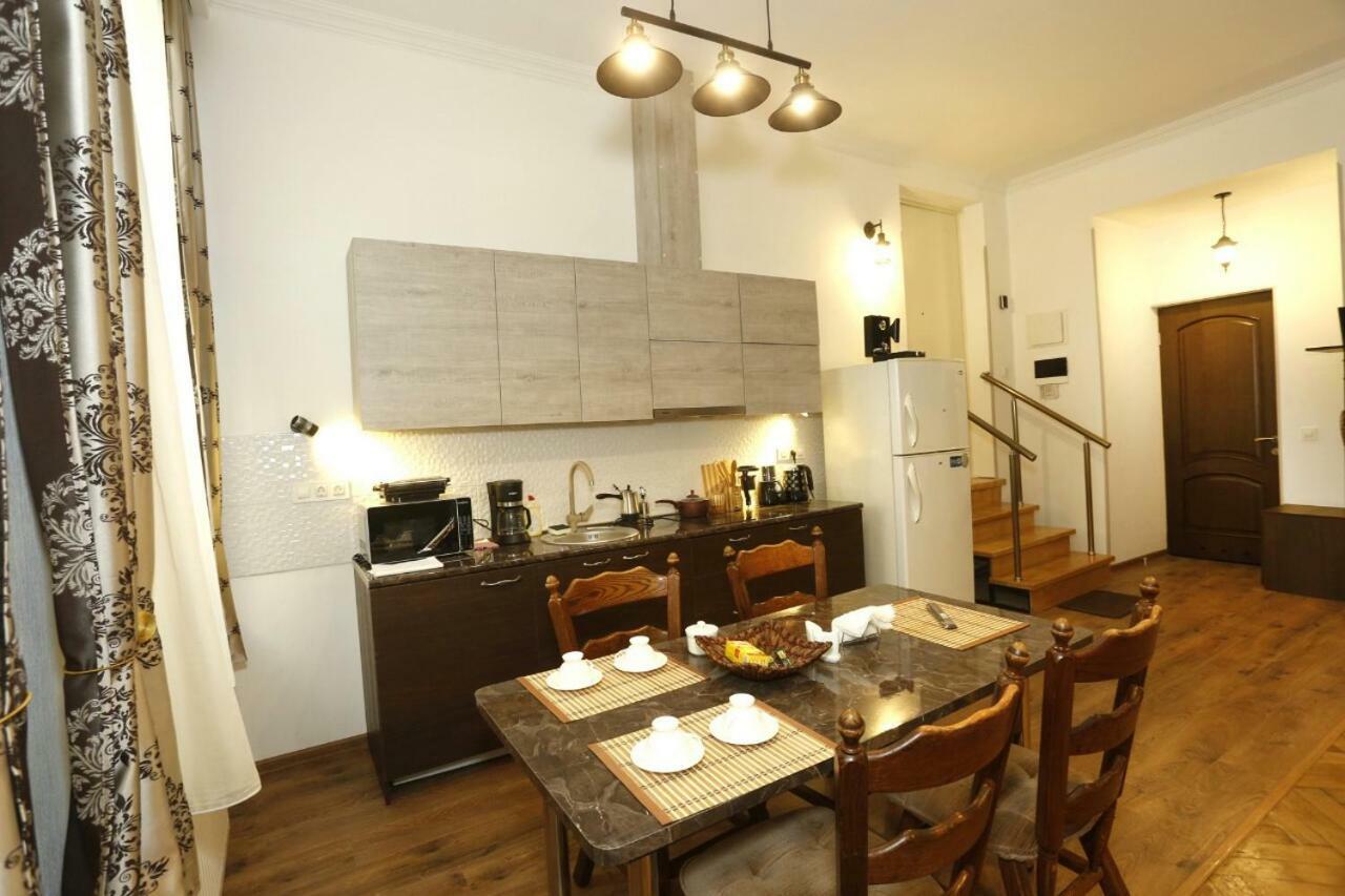 Old - Gold Gala Apartment Tbilisi Bagian luar foto
