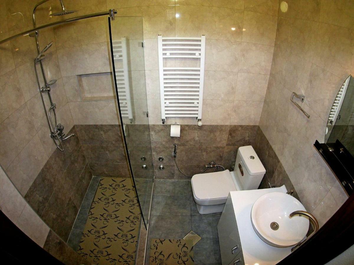 Old - Gold Gala Apartment Tbilisi Bagian luar foto