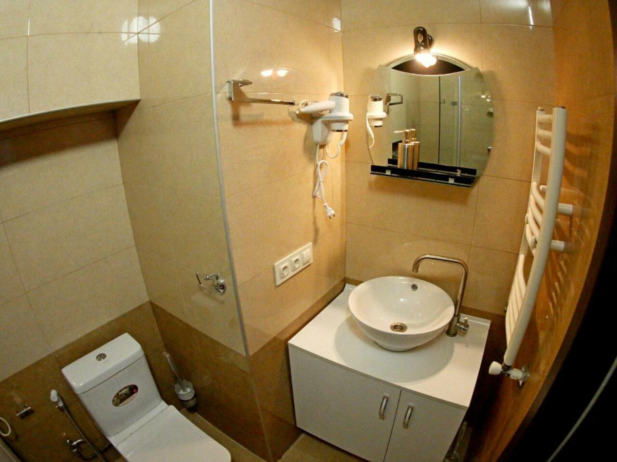 Old - Gold Gala Apartment Tbilisi Bagian luar foto