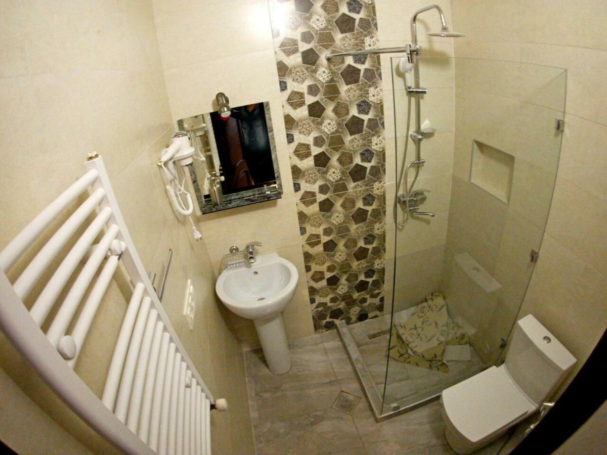 Old - Gold Gala Apartment Tbilisi Bagian luar foto