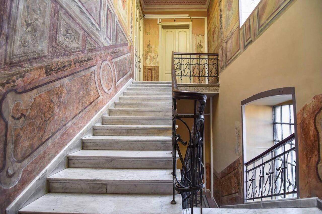 Old - Gold Gala Apartment Tbilisi Bagian luar foto