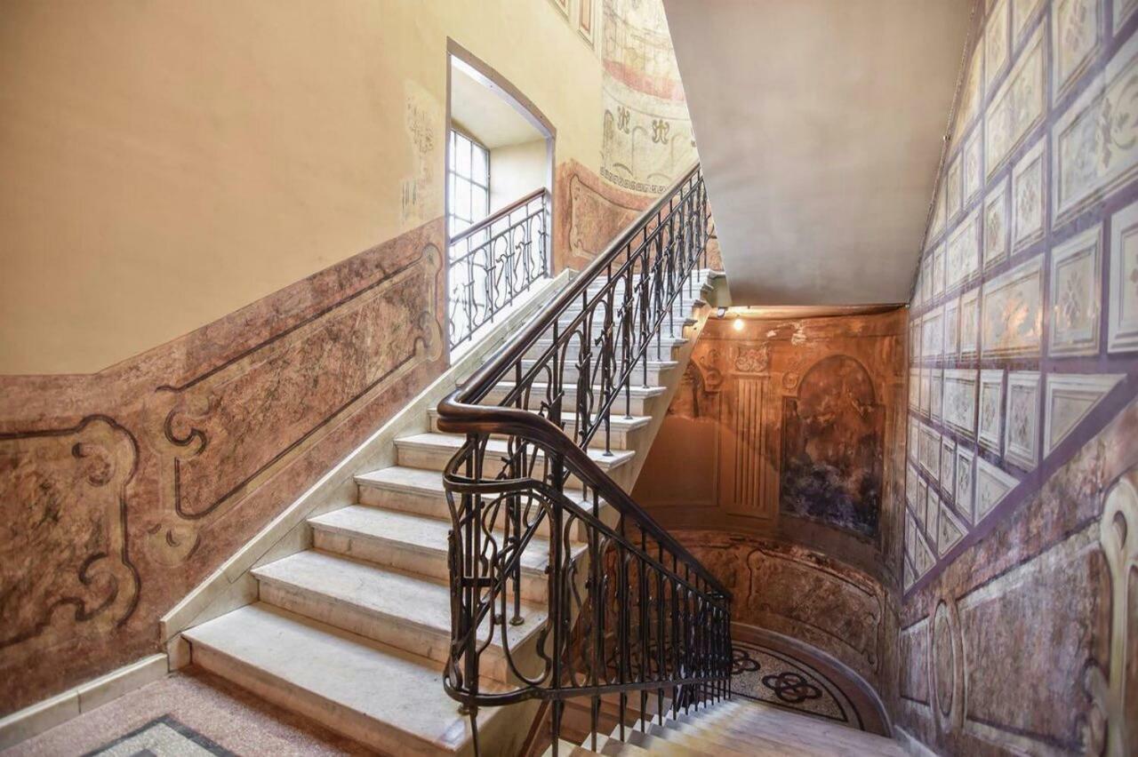 Old - Gold Gala Apartment Tbilisi Bagian luar foto